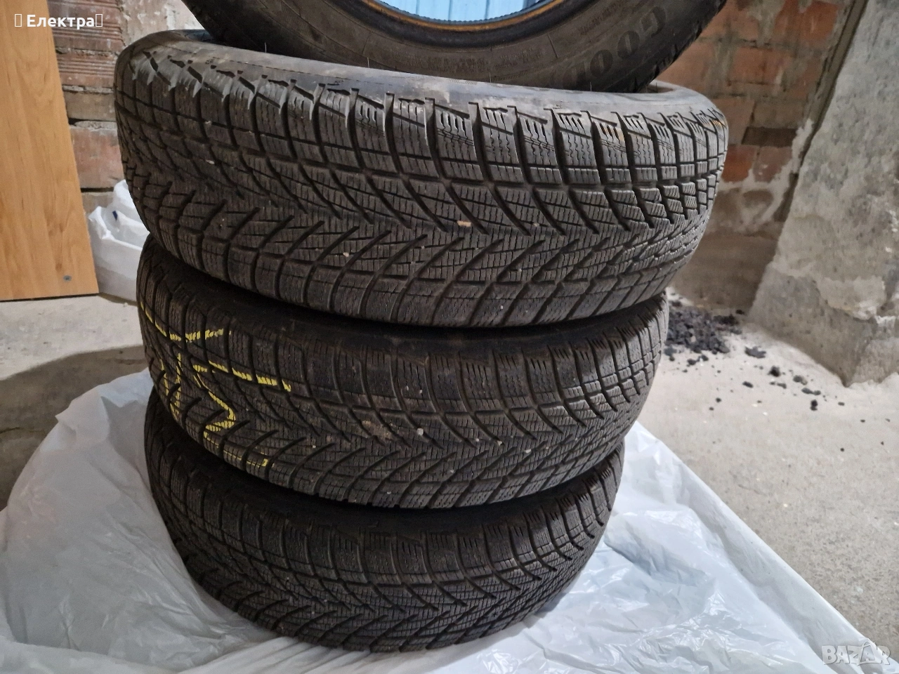 4 бр. Зимни гуми Goodyear UltraGrip Performance 3 (195/65 R15) – DOT 2023 , снимка 1