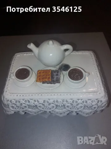 Порцеланов съд за съхранение (бисквитиера)