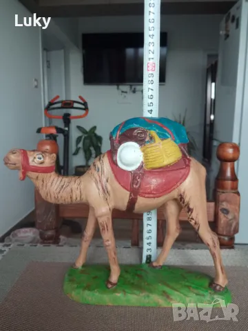Стилна и красива с изработката си камила-Дърворезба., снимка 6 - Статуетки - 50076086