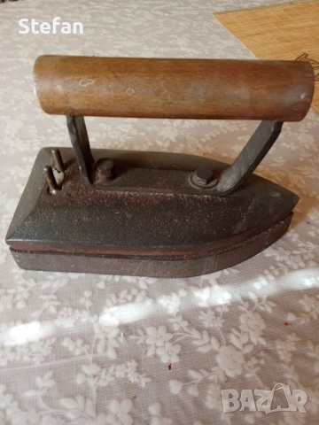 Стара електрическа ютия  