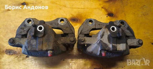 Предни спирачни апарати Nissan Almera N16, снимка 2 - Части - 53839754