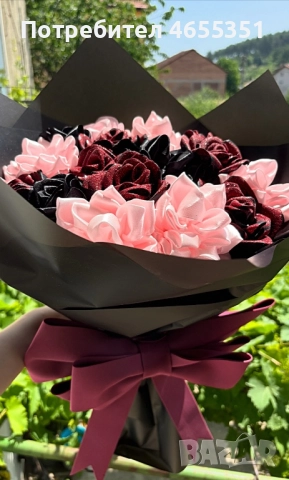 Вечен сатенен букет с три вида цветя-подходящ за всеки повод