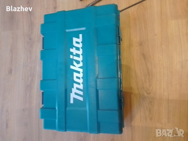 Професионален перфоратор Makita HR4501C, снимка 7 - Перфоратори - 53466451