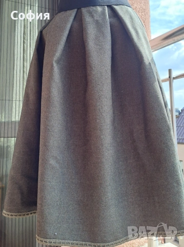 Нова,вълнена пола,р-р С/М и Л