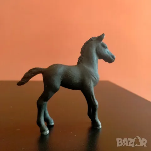 Колекционерска фигурка Schleich Кон Friesian Foal Baby Horse 2006 13622, снимка 6 - Колекции - 48548339