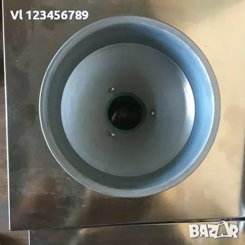 Чугунена електрическа месомелачка №32 метална фуния + плот, снимка 6 - Месомелачки - 50740779