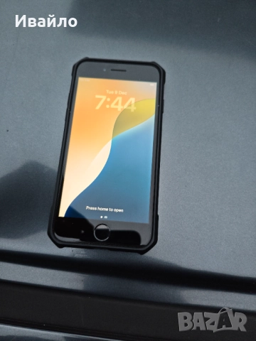 iPhone SE 3 64GB Като нов!