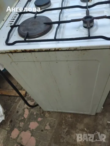 Готварска печка на газ и ток, снимка 2 - Печки, фурни - 50404857