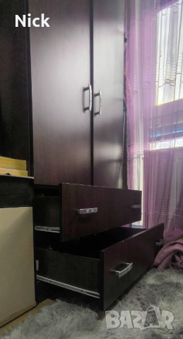 Двукрилен гардероб с надстройка