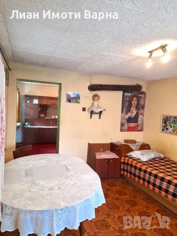 Къща с двор в с. Разделна, снимка 15 - Къщи - 51603665