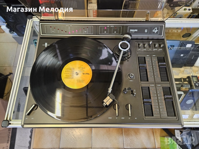 Грамофон Philips 574 Type - 22 AF 574/00 В отлично техническо и визуално състояние. Има вграден усил, снимка 4 - Грамофони - 52638817