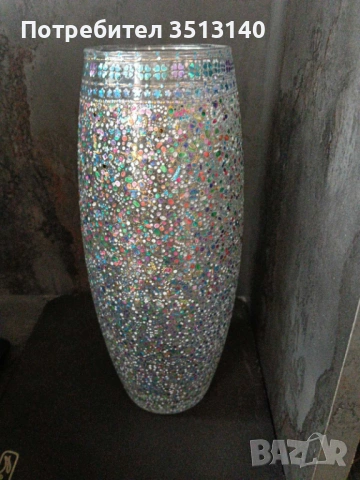 Стъклена ваза с ръчно нанесен декор 26 см