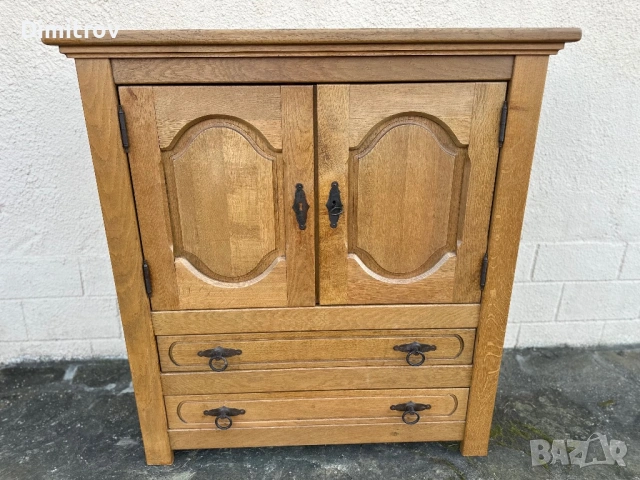 Масивен дъбов шкаф / малък бюфет – 2 врати + 2 чекмеджета