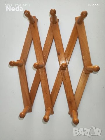 Малка дървена закачалка 