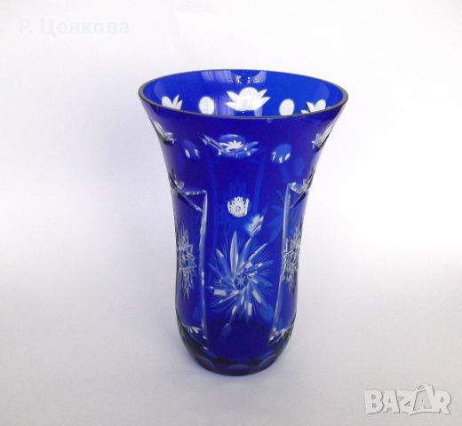Голяма кобалтово синя кристална ваза, "cut to clear". Височина 26,5 см, диаметър при отвора 17 см., снимка 2 - Вази - 45338089