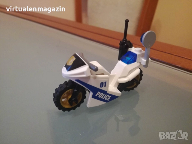 Lego мотори - оригинални Лего мотоциклети и полицай с престъпник, снимка 4 - Колекции - 28594020