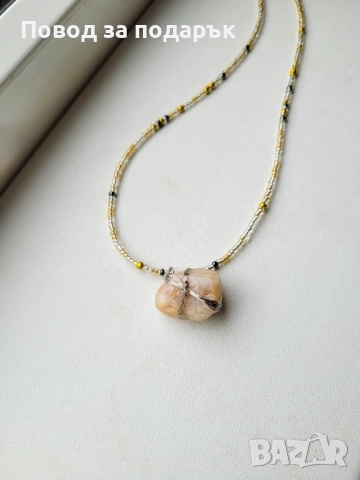 Колие с мъниста и естествен кварц , снимка 3 - Колиета, медальони, синджири - 52660939