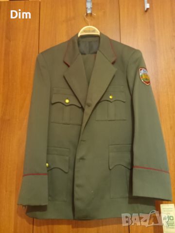 Парадна военна униформа нова , снимка 1 - Костюми - 45423095