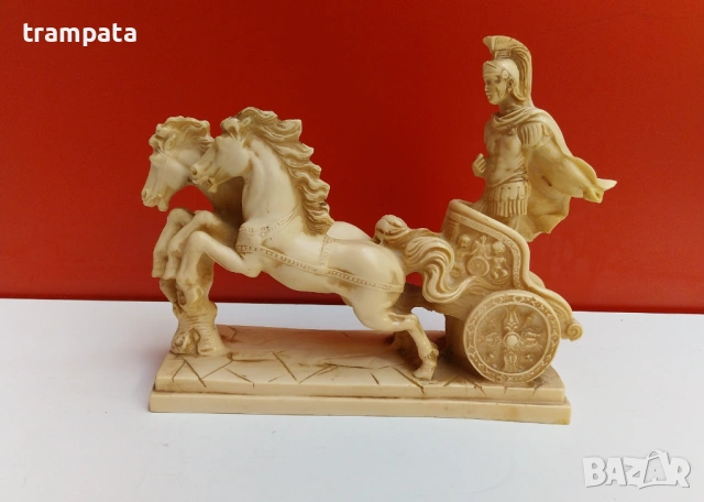Фигура на Римски войник с колиесница от алабастър
