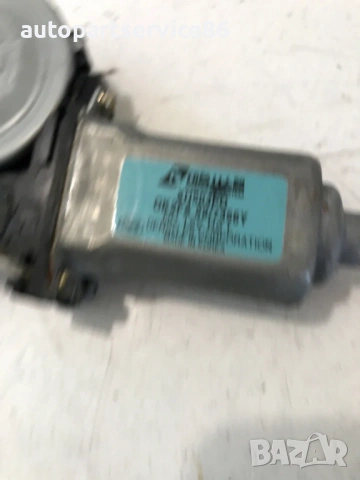 Мотор за предно ляво стъкло на врата за KIA Carens 2002–2006, 0K2FA59, снимка 2 - Части - 53154293