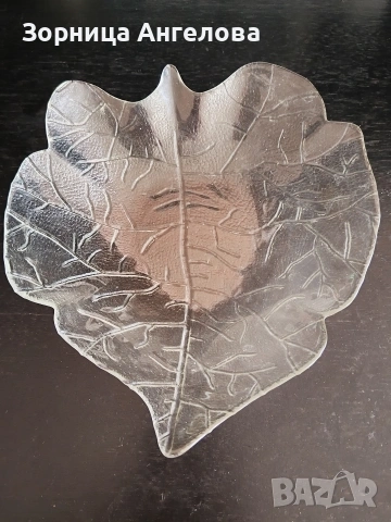 Стъклена фруктиера във форма на листо. 25/22