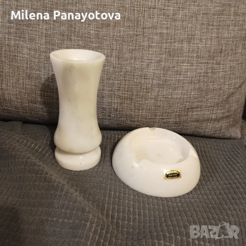мраморни ваза и пепелник