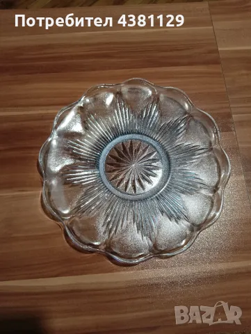 продавам голяма стъклена чиния от синьо стъкло старото производство