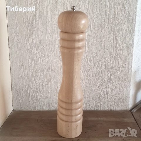 Дървена мелничка за пипер, сол, подправки.