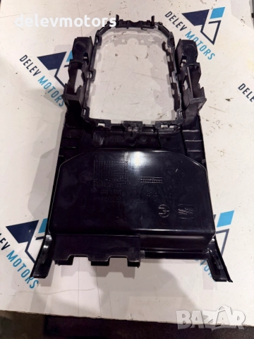 6F0863283 интериорна пластмаса около скоростен лост от Seat Arona 1.0 TSI, двигател CHZ, 95 кс., снимка 3 - Аксесоари и консумативи - 52502296