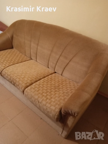 Диван разтягащ се .Състояние доста добро.