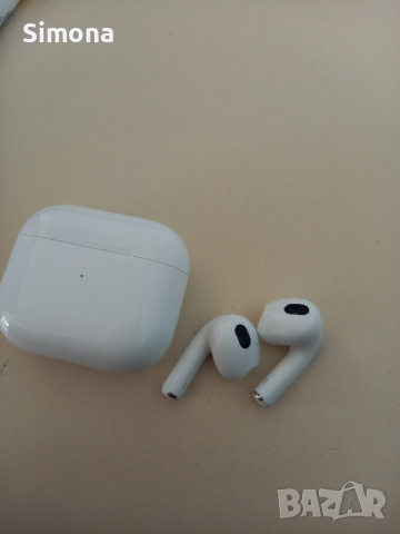 ПРОДАДЕНИ Apple AirPods 3 (2022) Lightning Charging Case, white, снимка 3 - Калъфи, кейсове - 44967464