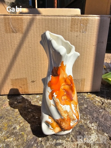 Декоративна порцеланова ваза с рози и дантелен кант, снимка 2 - Антикварни и старинни предмети - 53900413