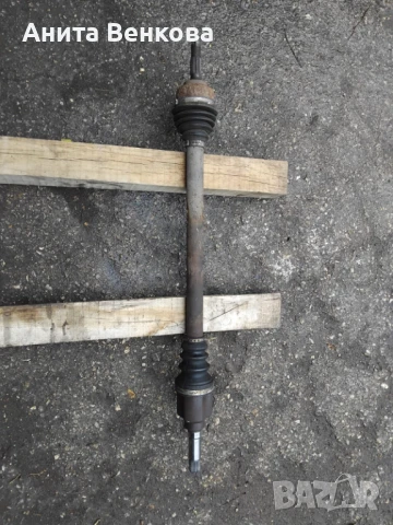 Продавам полуоска за Peogeot 207