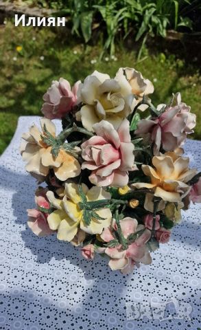 Прелестен порцеланов букет рози 🌹🌹
 🇮🇹 Capodimonte, снимка 4 - Антикварни и старинни предмети - 45430809