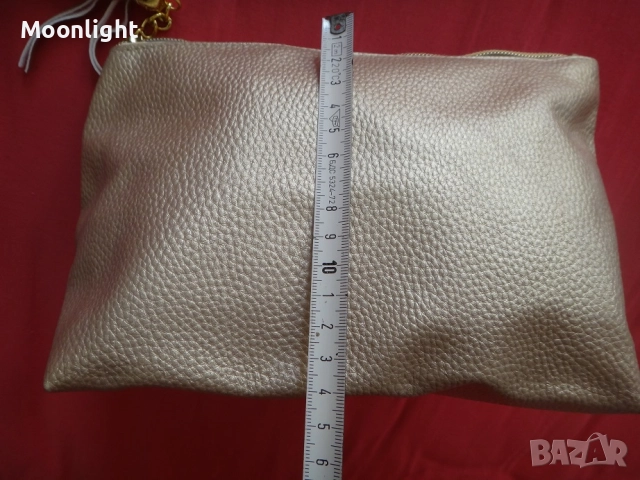 Нов тоалетен козметичен несесер в златно, снимка 8 - Чанти - 52639364