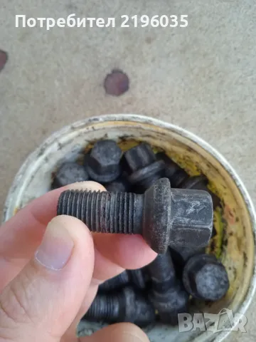 20 броя болтове за Мерцедес оригинални 