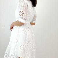 Красива елегантна рокля в нежно-бяло, бродерия, снимка 3 - Рокли - 45527935