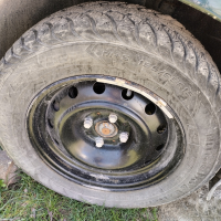 Желязни джанти със зимни гуми, снимка 1 - Гуми и джанти - 45009399