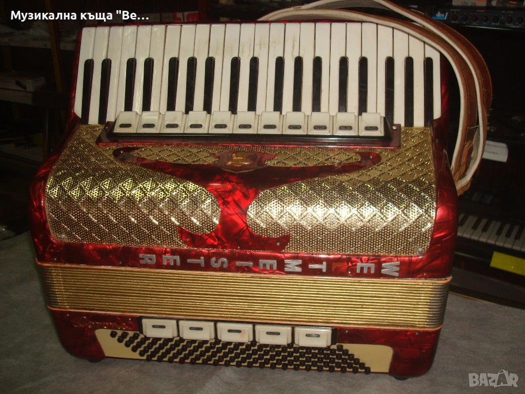 Акордеон Велтмайстер 120 баса с куфар, снимка 1