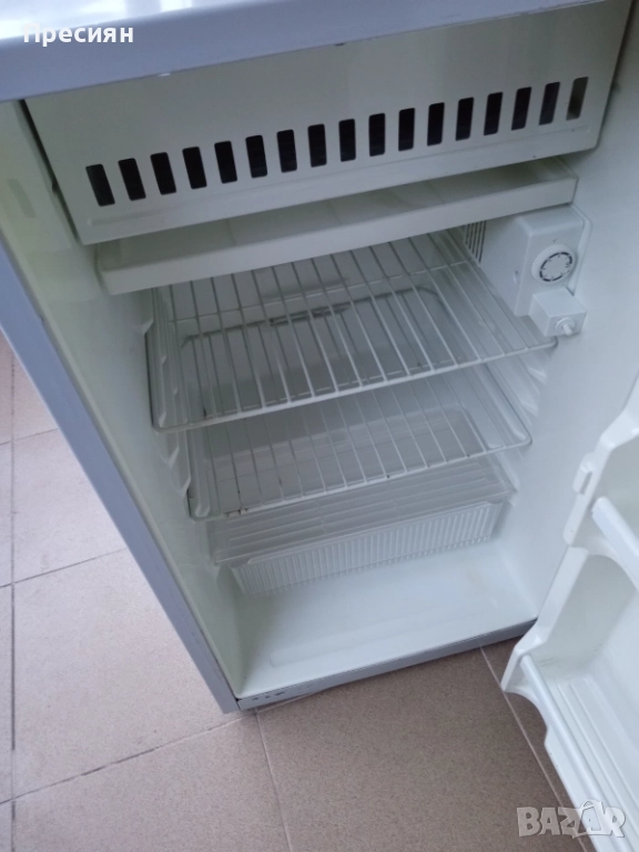 Продавам хладилник Daewoo FR-146RSV за ремонт или части, снимка 1