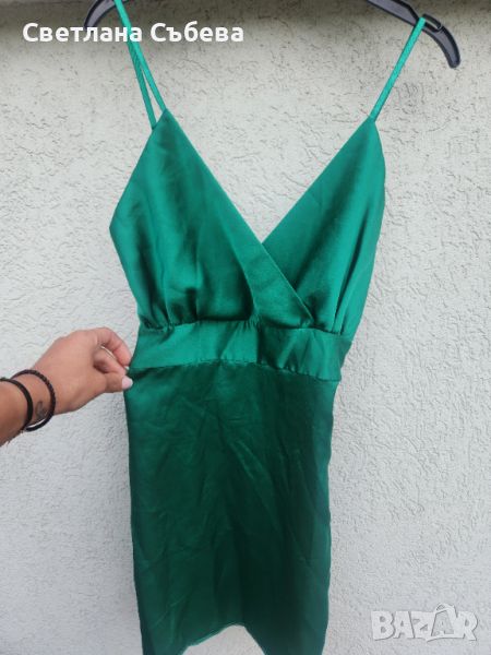 Сатенена рокля в зелено , снимка 1