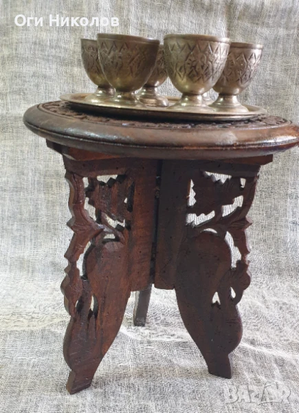 Стара арабска дървена масичка и комплект ръчноковани чаши с поднос, снимка 1
