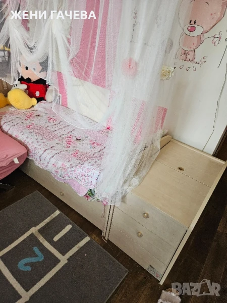 Детско легло и шкафче с три чекмеджета , снимка 1