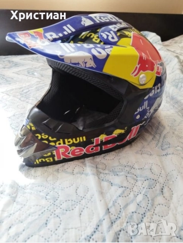 Продавам Red Bull каска