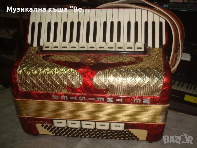 Акордеон Велтмайстер 120 баса с куфар