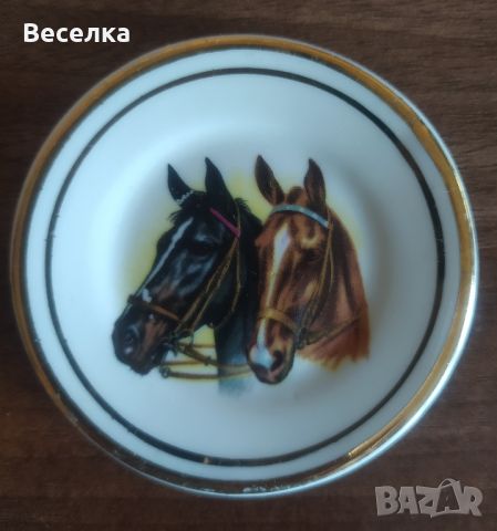 Мини порцеланова чинийка с коне 