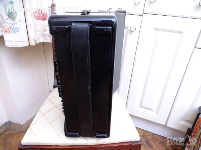 Акордеон Велтмайстер Стела 80 баса, снимка 4 - Акордеони - 52653250