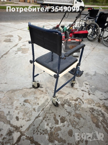 Инвалиден тоалетен стол, снимка 2 - Тоалетни столове - 54284884