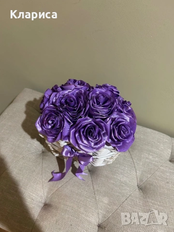 Кошничка от сатенени рози, снимка 2 - Изкуствени цветя - 53671375