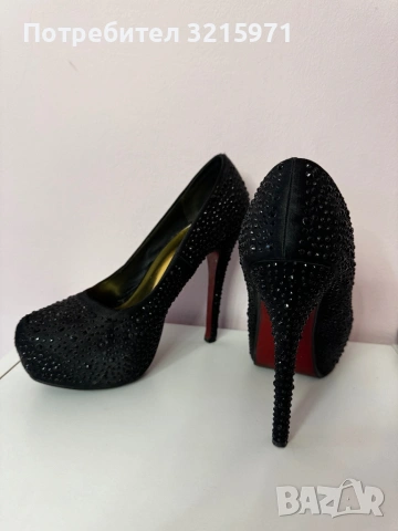 Обувки на ток с камъни